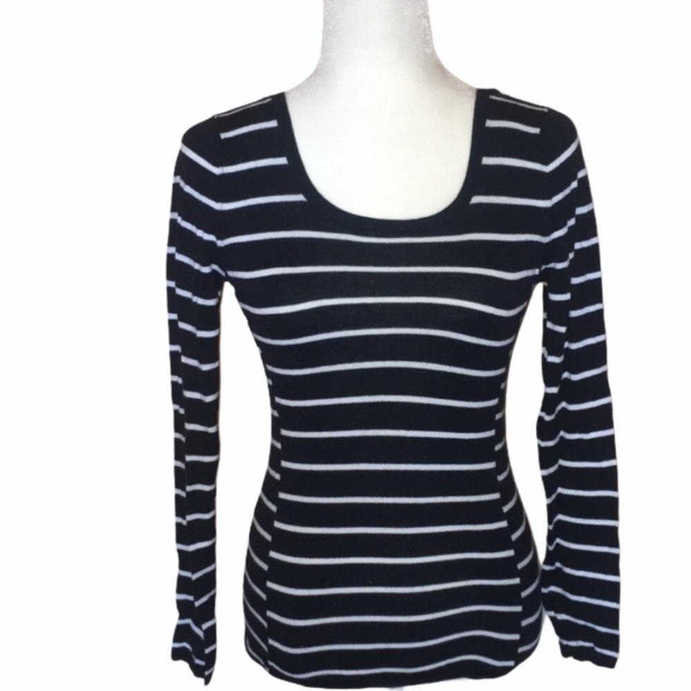 ⭐️✨3 for$20 ✨⭐️Banana Republic Navy & white stripe shirt size S